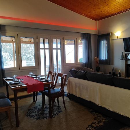 Appartamento Sea View House Aigio Esterno foto
